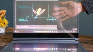النظر من خلال الكمبيوتر المحمول الشفاف من لينوفو إلى مستقبل الخيال العلمي