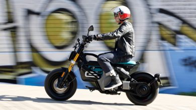 مراجعة BMW CE 02 E-Motorbike 2024: السعر والمواصفات والتوفر