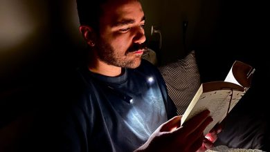 مصابيح الرقبة هي أفضل صديق لدودة الكتب