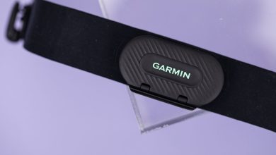 يتناسب حزام الصدر HRM-Fit من Garmin بشكل مثالي تقريبًا مع حمالات الصدر الرياضية