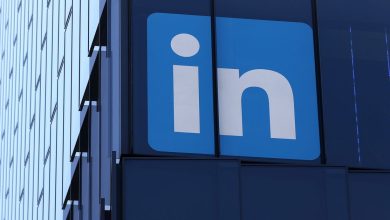 تقوم LinkedIn بتوسيع ميزات البحث عن وظائف الذكاء الاصطناعي للمشتركين المميزين