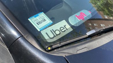 يجب على شركتي Uber وLyft أن تدفعا لسائقي سيارات الأجرة في ماساتشوستس 32 دولارًا في الساعة