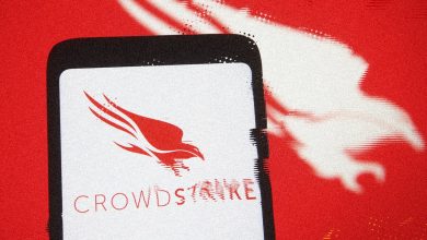 كيف أدى أحد التحديثات السيئة لـ CrowdStrike إلى تعطل أجهزة الكمبيوتر في العالم