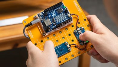 تقوم مجموعة Plug and Make التي تبلغ قيمتها 87 دولارًا من Arduino بتعليم بناء الأجهزة الإلكترونية بنفسك