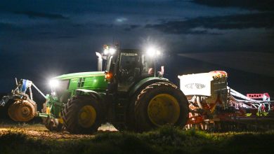 تحاول لجنة التجارة الفيدرالية (FTC) معرفة ما إذا كانت سياسات الإصلاح الخاصة بشركة John Deere قد خالفت القانون