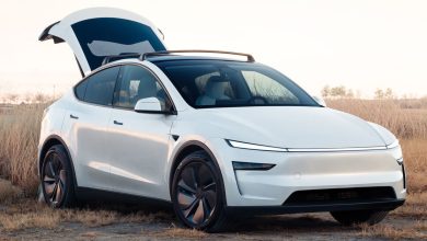 تقدم شركة Tesla طراز Y المعاد تصميمه إلى الولايات المتحدة، لكنها تستمر في بيع الطراز القديم أيضًا