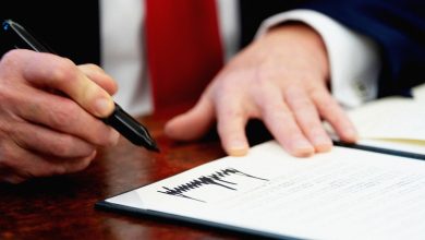 ترامب يوقع القانون المثير للجدل الذي يستهدف المحتوى الجنسي غير الطائفي